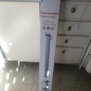 Retractable Safety Gate for Multiple Uses